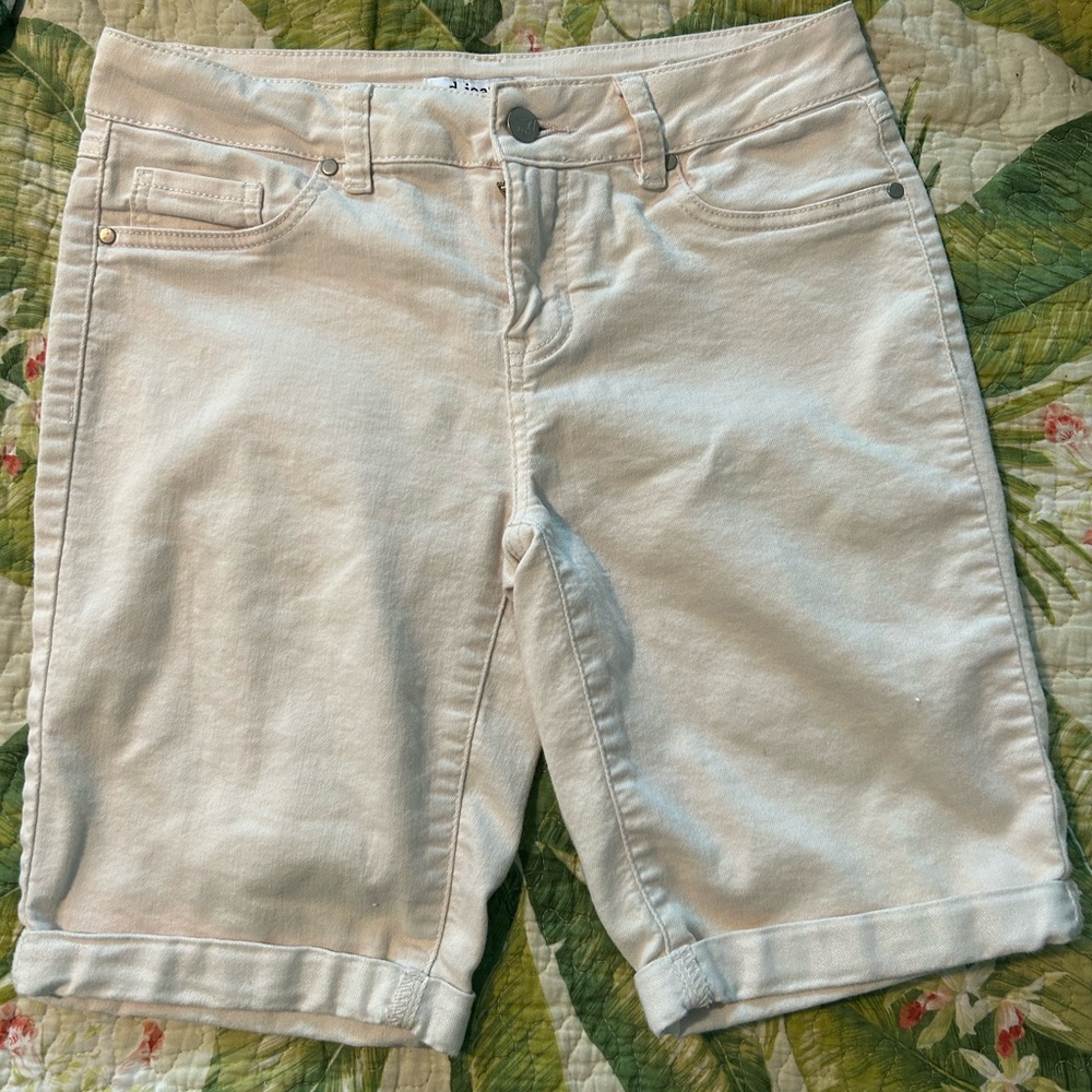 Women’s Bermuda shorts